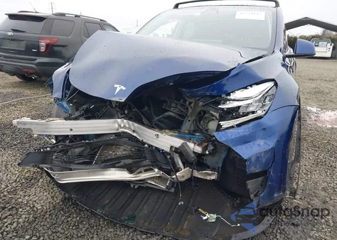 2021 Tesla Model Y Long Range Dual Motor All-Wheel Drive z USA, uszkodzony, nr VIN 5YJYGAEE5MF196159